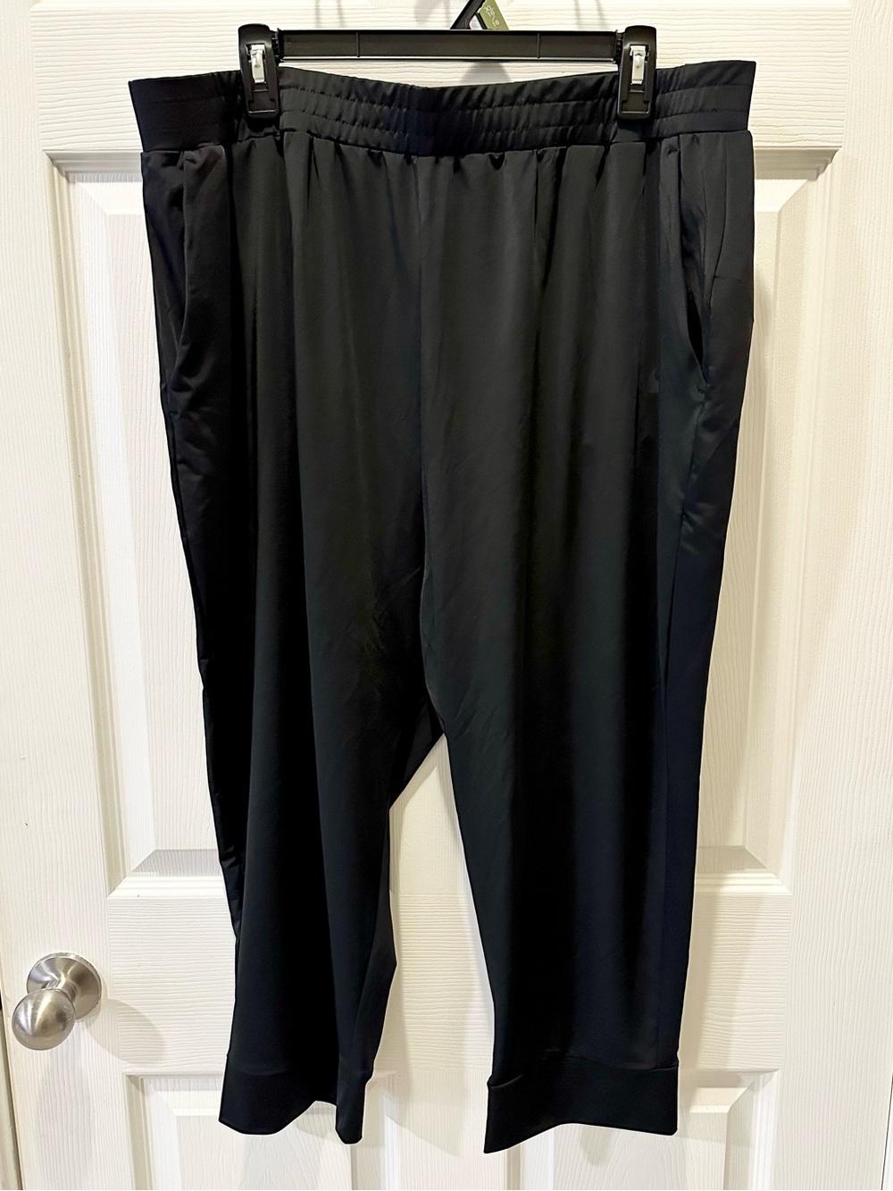 Nike 1X Flow Lux Loose Fit Black 7/8 Length Training Pants NWT